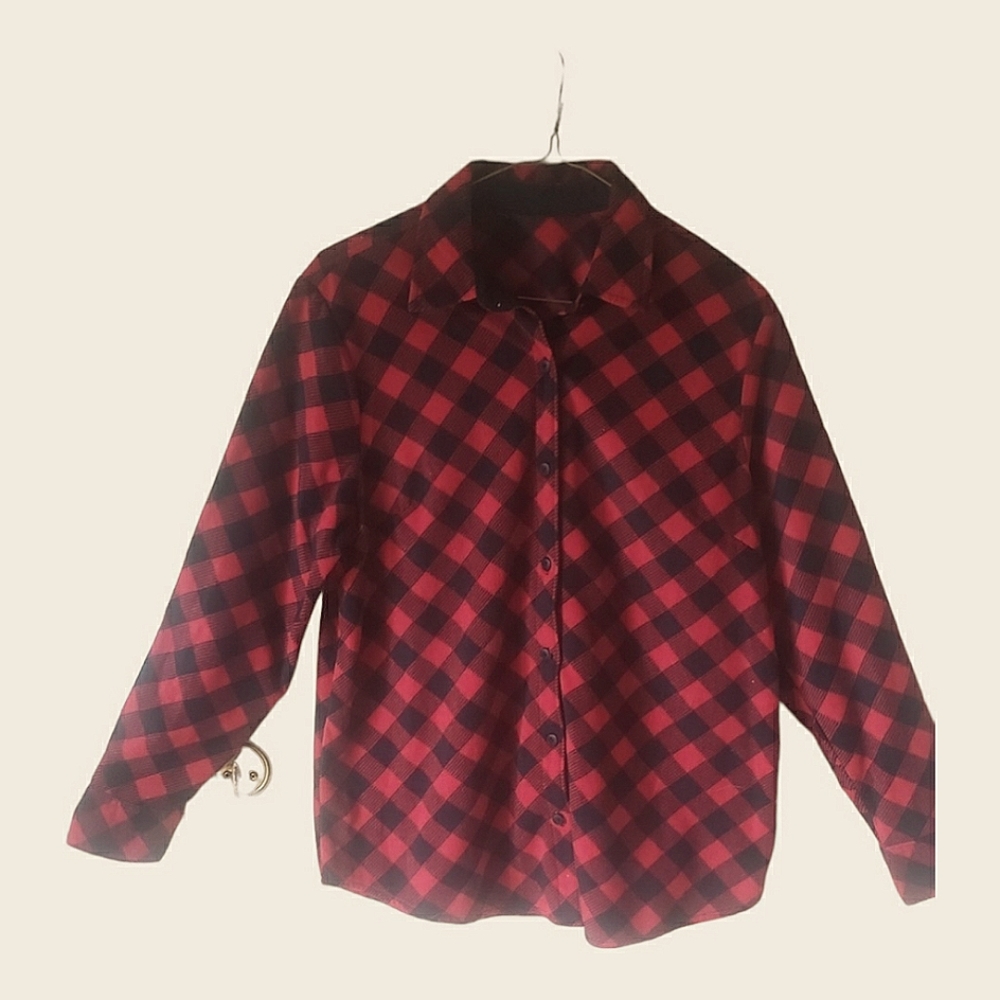 Women's Black & Red Checkered long-sleeve button-down shirt, size M?